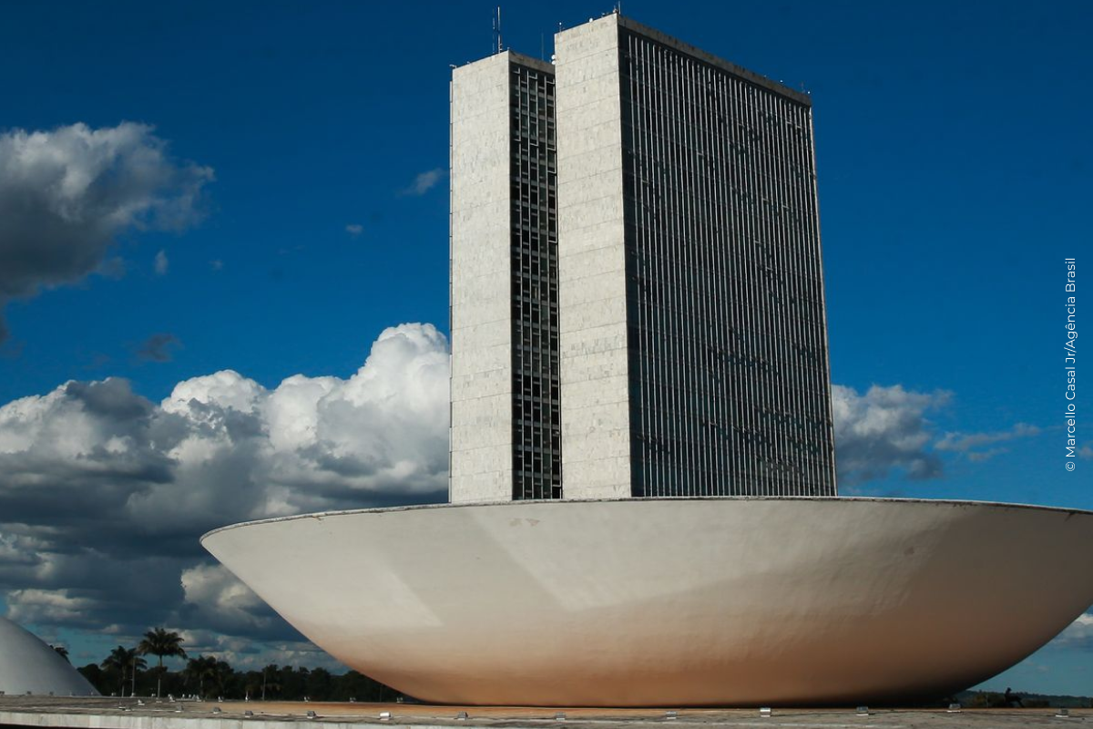 Na Câmara, CFM alerta para riscos do bronzeamento artificial e reforça posição contrária à criação da profissão de “personal bronze”