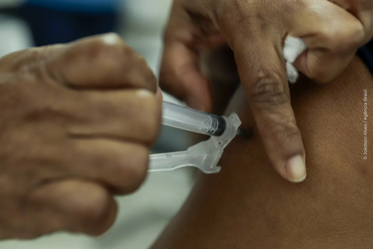 Governo lança campanha para vacinar crianças e jovens até 15 anos