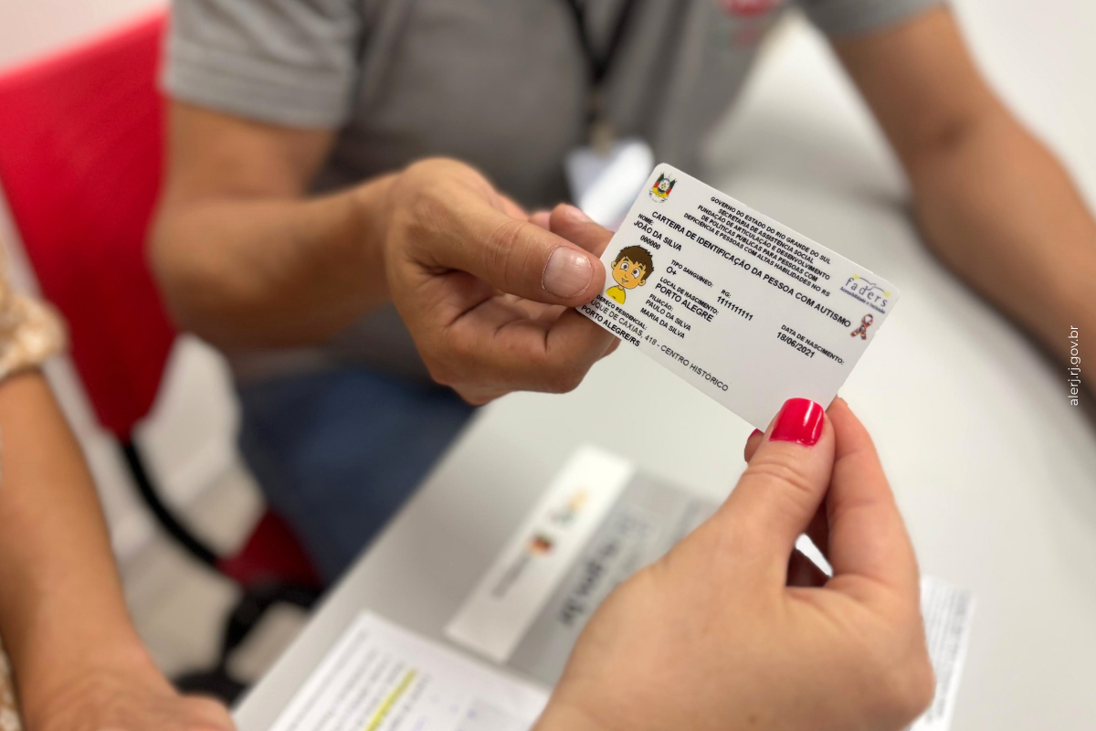 Agora é Lei: Carteira de Identificação da Pessoa com Autismo será expedida em até 15 dias e terá validade de cinco anos