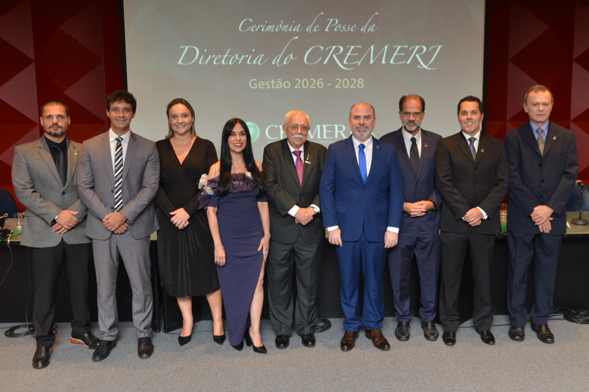 Cerca de 200 médicos e autoridades participam da cerimônia de posse da diretoria do CREMERJ