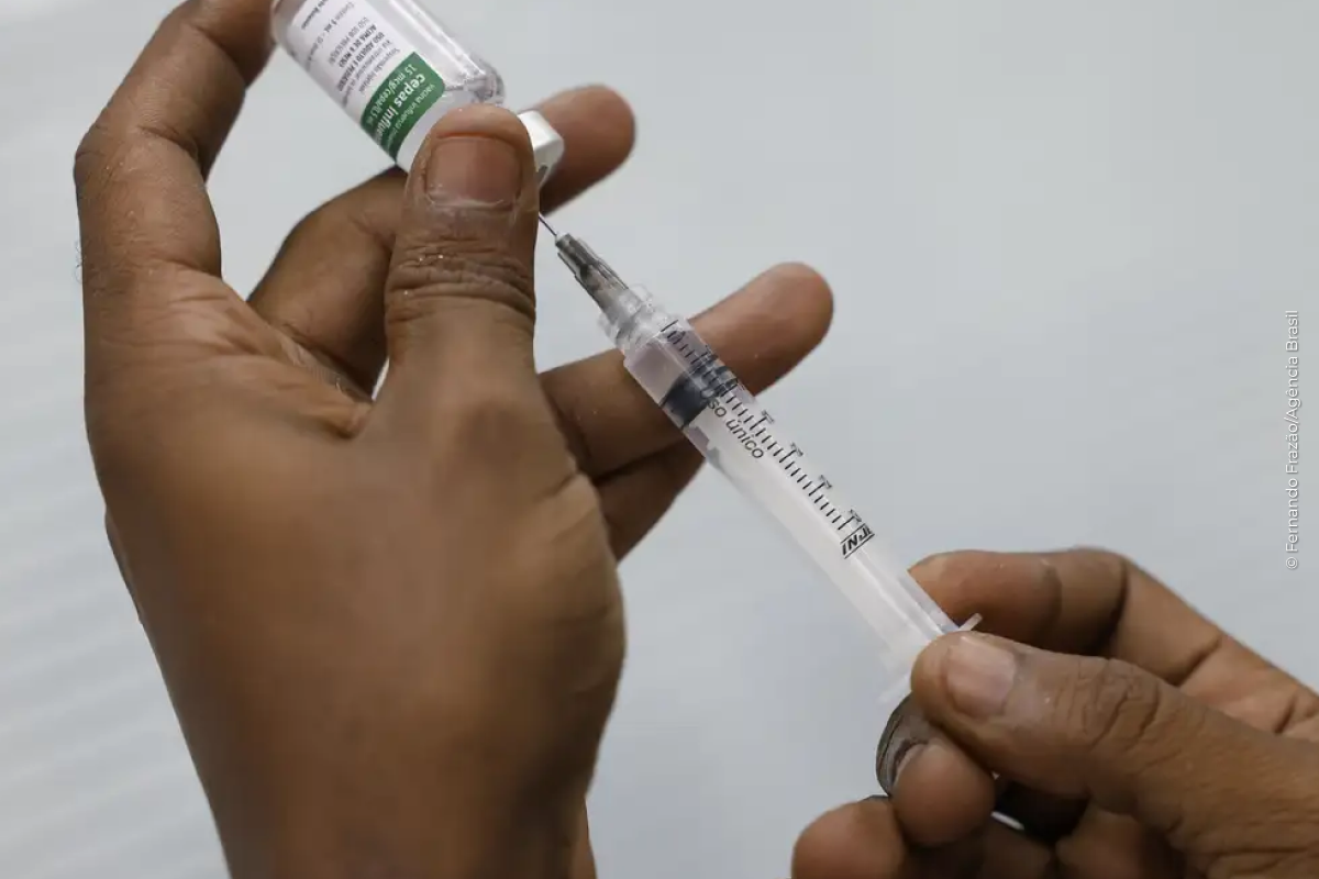 Saúde promove neste sábado Dia D de vacinação nacional contra gripe Saúde promove neste sábado Dia D de vacinação nacional contra gripe